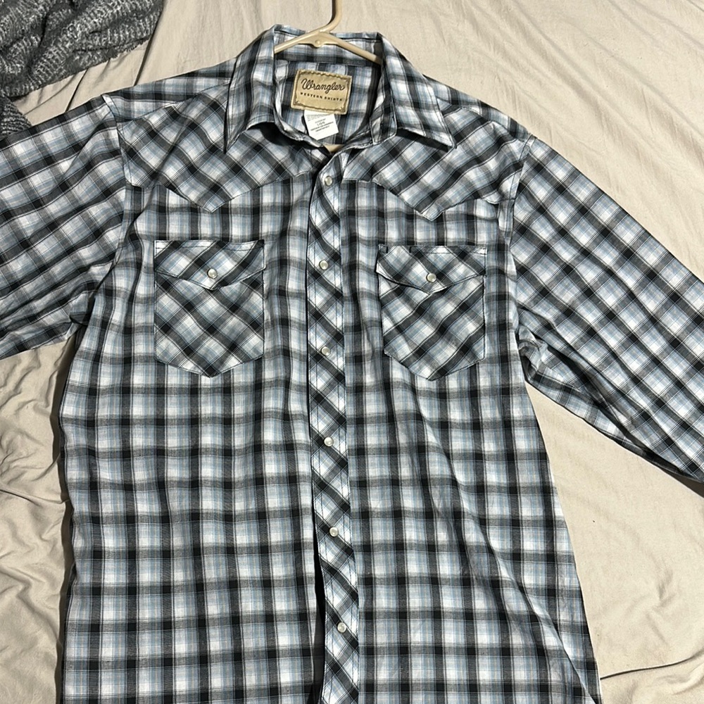 Wrangler Blue and White Casual Button Down Shirt